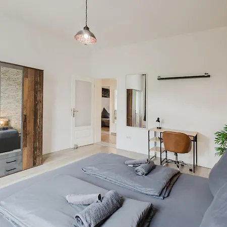 Dessaus Motto Appartements! Solo - Paerchen - Familien - Gruppen Apartament