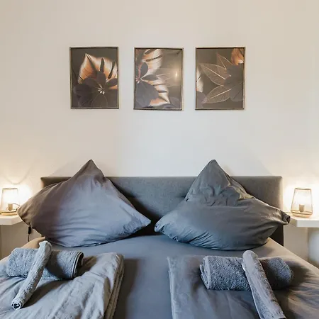 Dessaus Motto Appartements! Solo - Paerchen - Familien - Gruppen Apartament