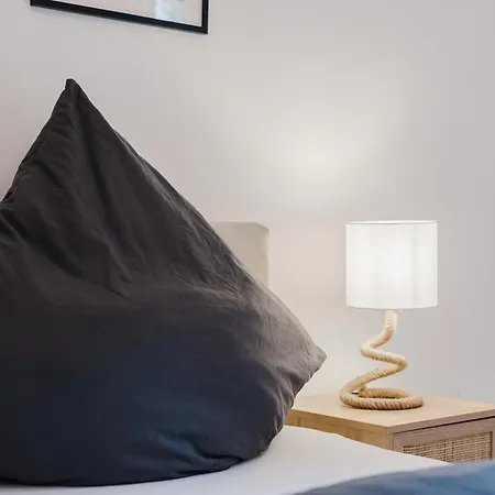 Dessaus Motto Appartements! Solo - Paerchen - Familien - Gruppen דירה
